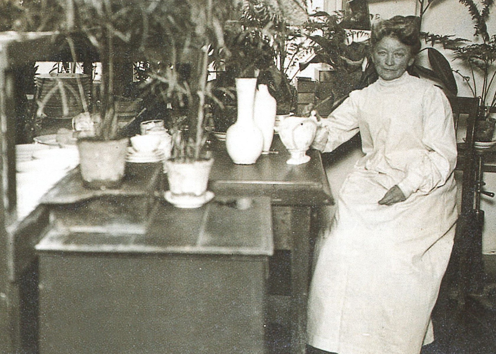 An old image of a blue painter from Royal Copenhagen